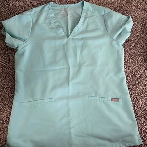 Figs casma scrub top in neon blue size small